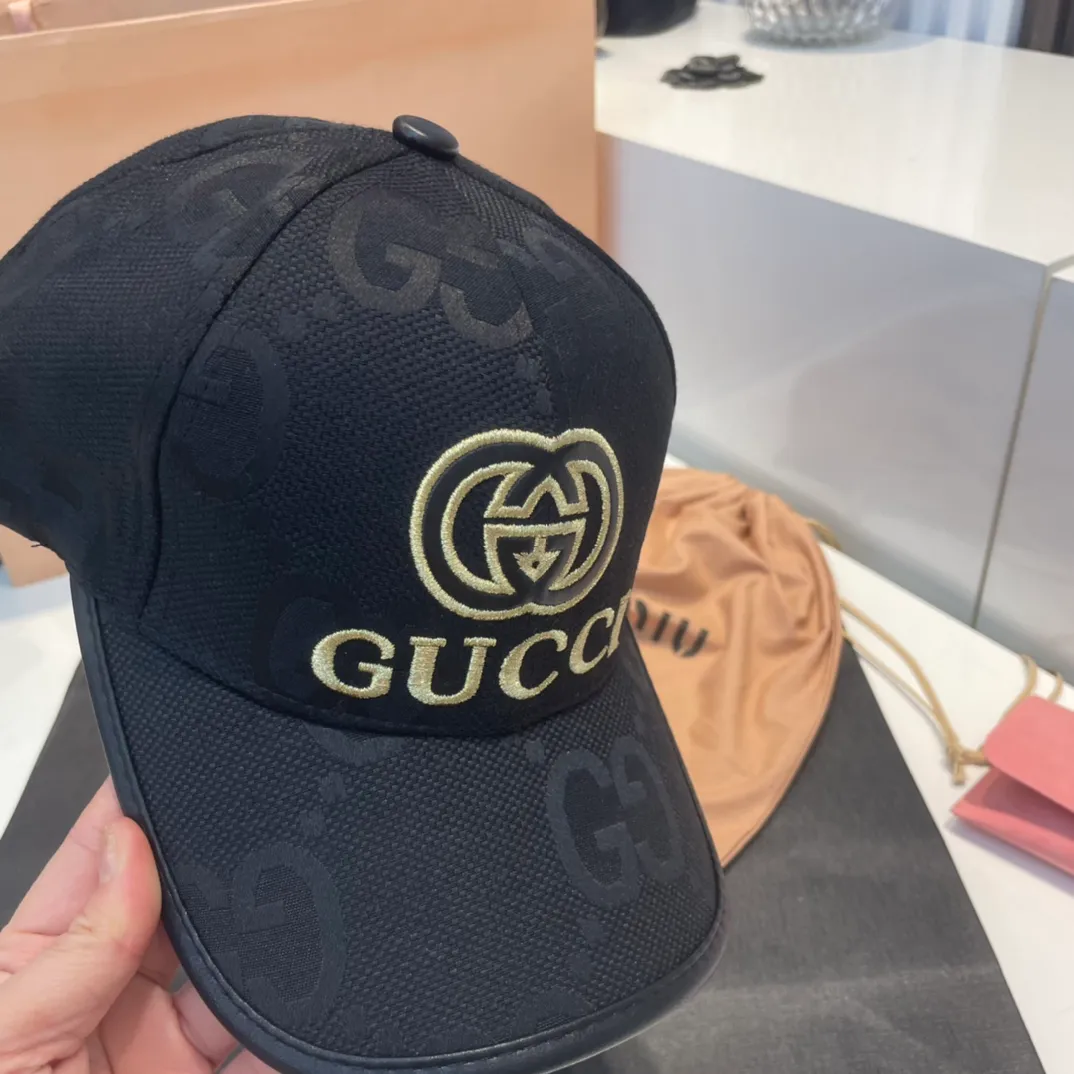 P60 GUCCI baseball cap, new product from the official website, baseball cap, original quality, very popular 🔥🎩 The craftsmanship is very exquisite, high-end and classy! Low-key luxury, easy to carry! Running volume!