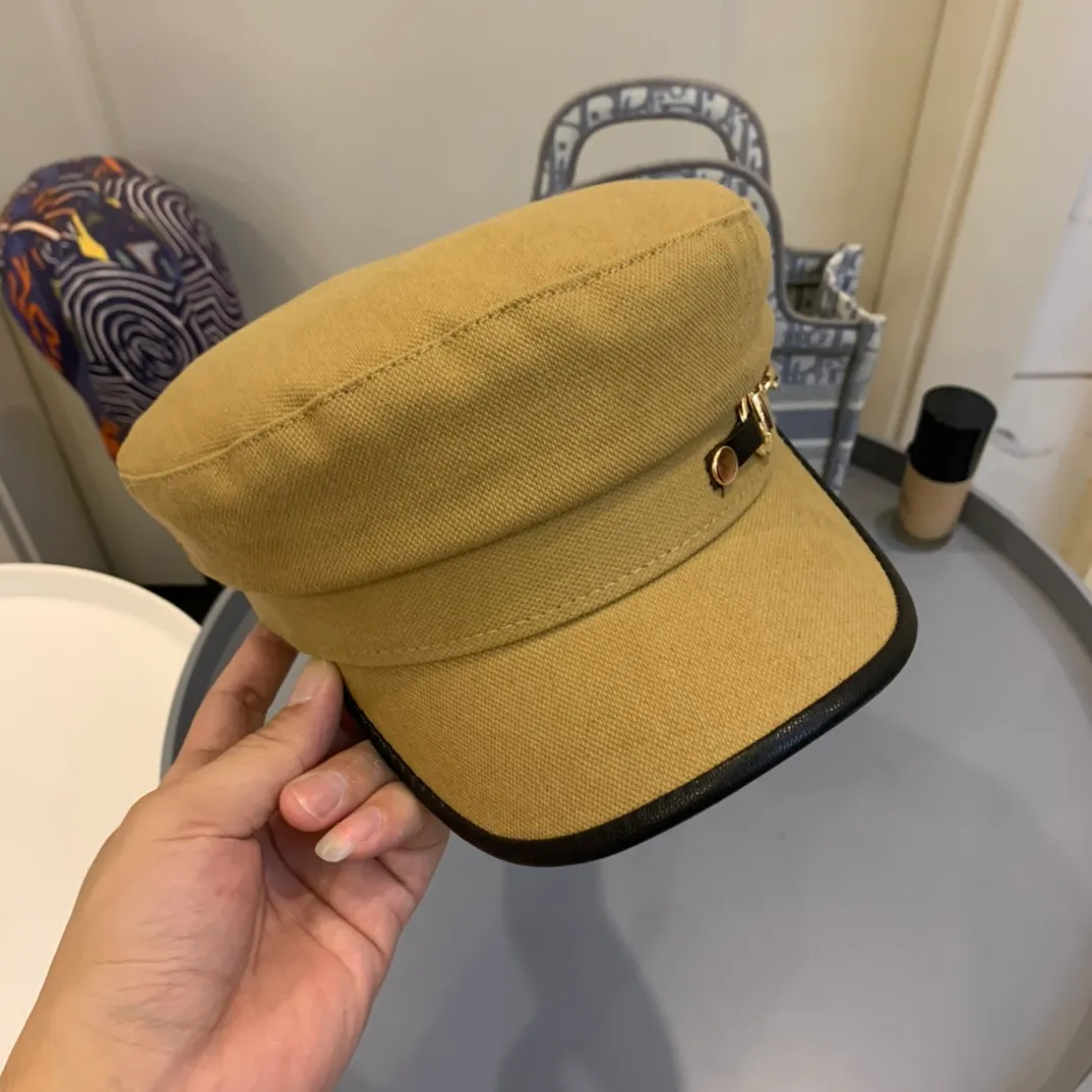 p90 Gucci 2021 new summer duck bill military cap, pure cotton dark pattern fabric, with leather buckle chain. It is a perfect match, super three-dimensional,
