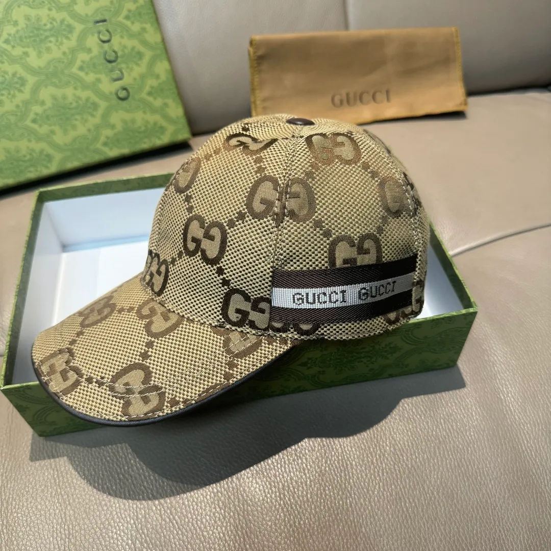 p90., Gucci Gucci’s new original baseball cap, large double G, 1:1 mold opening and customization at the counter, perfect matching pattern, original canvas fabric + first-layer cowhide, light and breathable! The basic head circumference is 56cm, and the patch is adjustable.