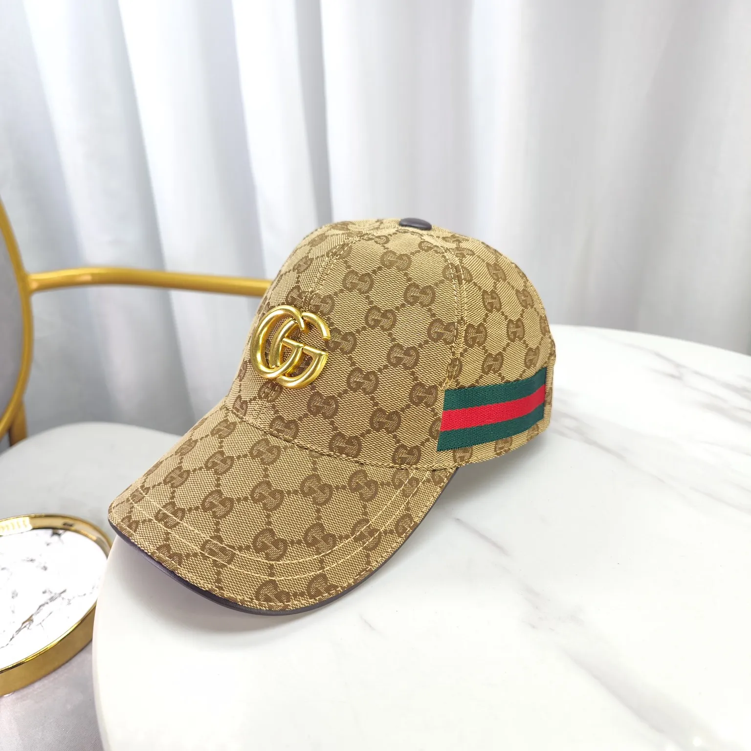 p 45 GUCCI --Big Hardware High Edition Original Baseball Cap