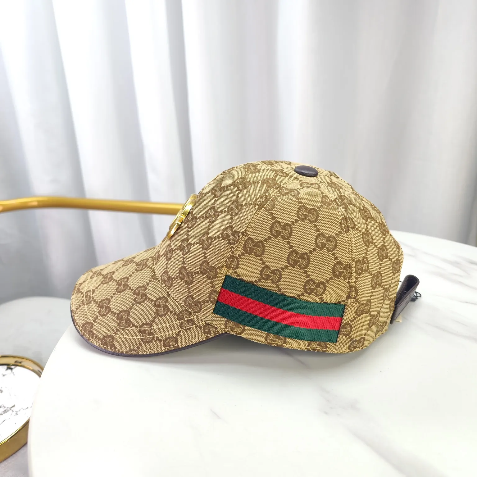 p 45 GUCCI --Big Hardware High Edition Original Baseball Cap