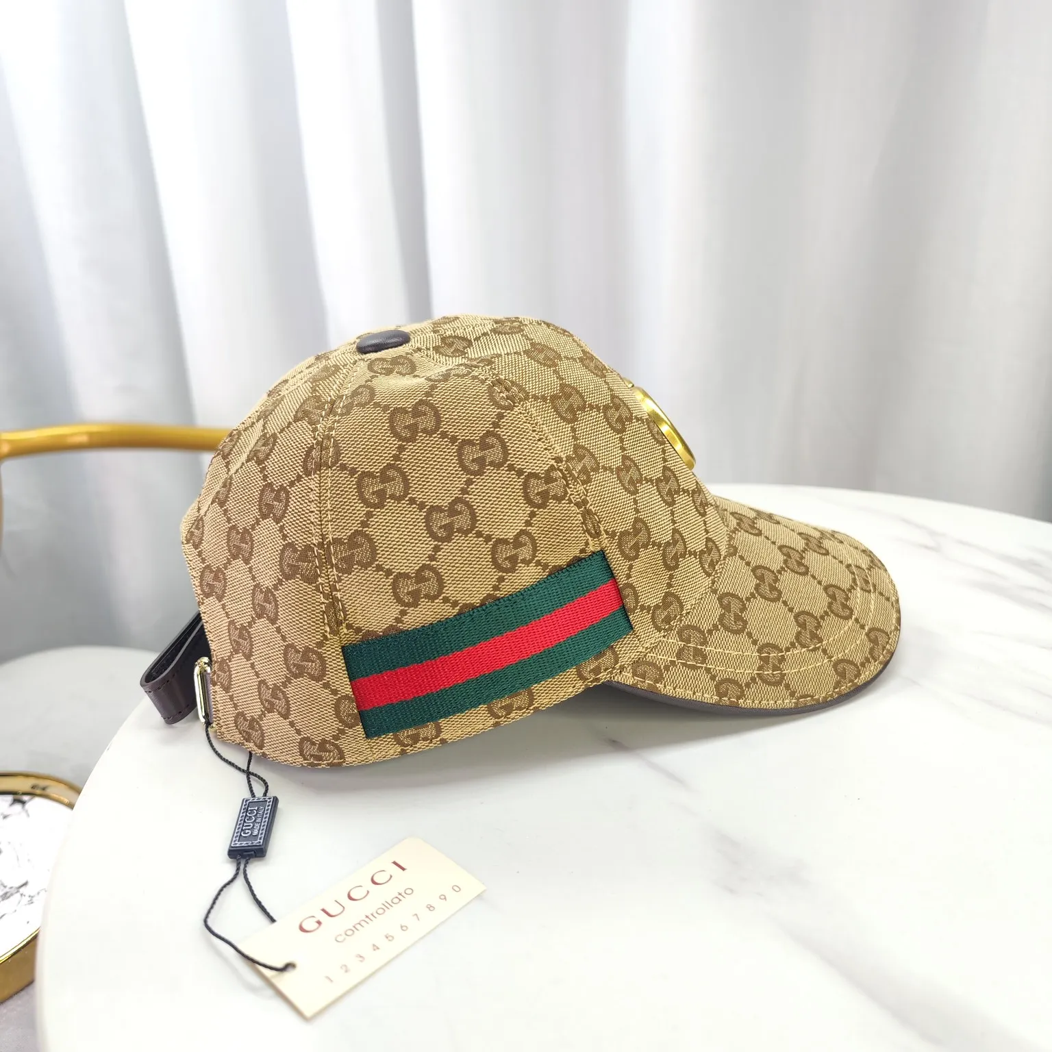 p 45 GUCCI --Big Hardware High Edition Original Baseball Cap