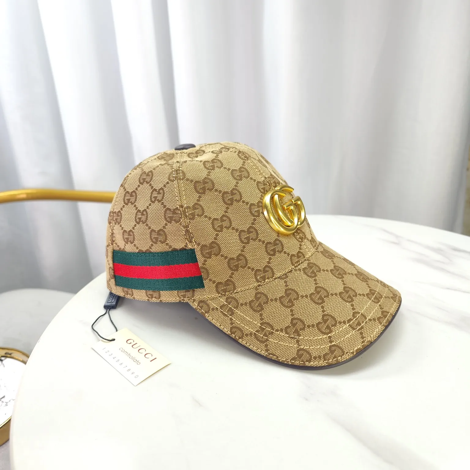 p 45 GUCCI --Big Hardware High Edition Original Baseball Cap