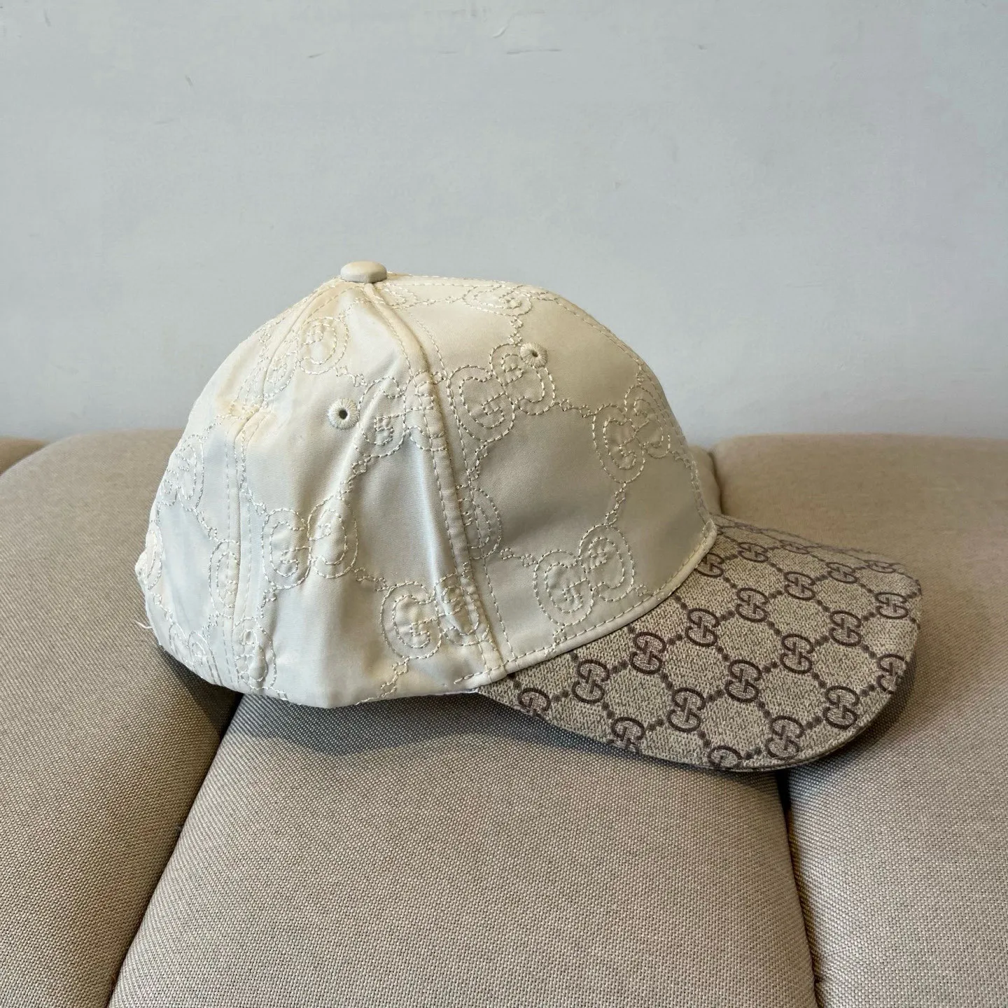 P60 Gucci Baseball Cap♥️GUCCI🧢New product from the official website, baseball cap, original quality, very popular 🔥🎩 The craftsmanship is very exquisite, high-end and classy! Low-key luxury, easy to carry! Running volume!
