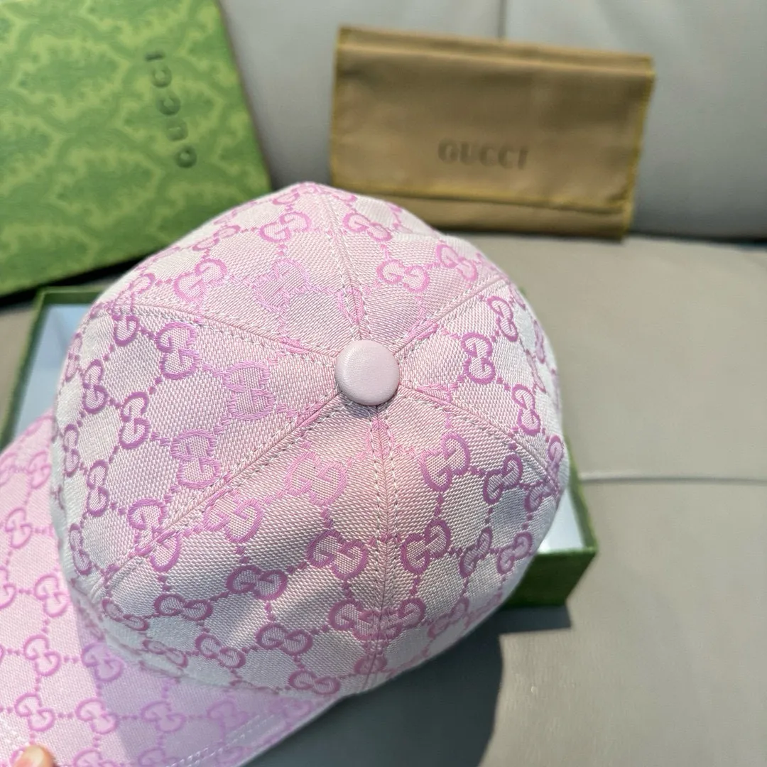 p90 ten thousand year classic model shipped!   , Gucci (Gucci) classic original baseball cap😍😍Little Bee, 1:1 mold opening and customization at the counter, the highest version, original canvas fabric + first layer of cowhide, pure cotton lining, light and breathable! Photographed in real life, suitable for men and women in all seasons, basic head circumference 56cm, adjustable patches.