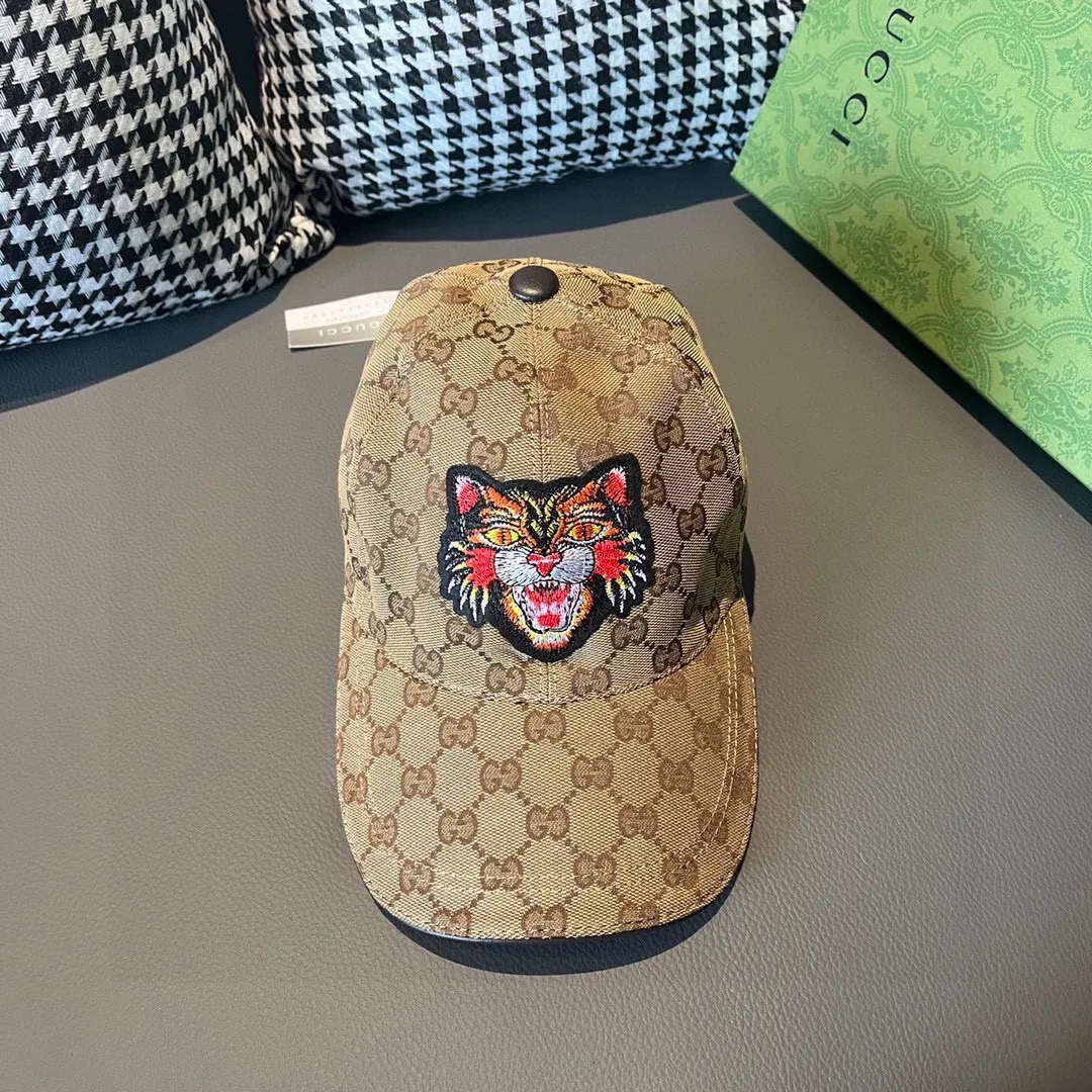 🉐️90, Gucci (Gucci) new original baseball cap, cat head embroidery, 1:1 mold customization, heavy embroidery, details comparable to counters, original canvas fabric + first layer of cowhide, excellent quality! The first choice for handsome men and beautiful women, fashionable and versatile. The basic head circumference is 56cm, and the patch is adjustable.