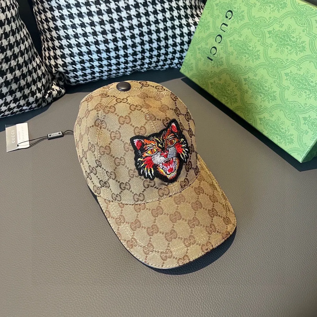 🉐️90, Gucci (Gucci) new original baseball cap, cat head embroidery, 1:1 mold customization, heavy embroidery, details comparable to counters, original canvas fabric + first layer of cowhide, excellent quality! The first choice for handsome men and beautiful women, fashionable and versatile. The basic head circumference is 56cm, and the patch is adjustable.