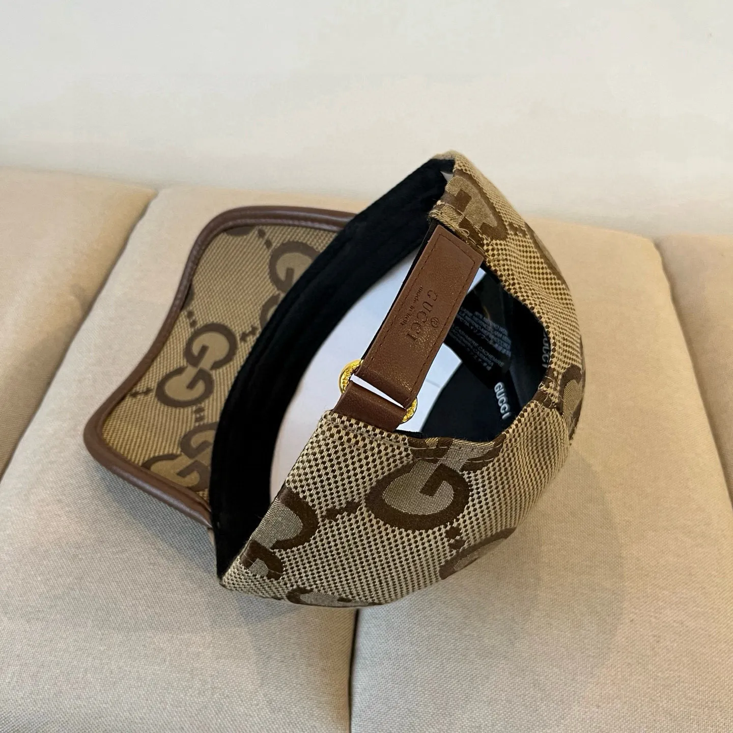 P60 Gucci Baseball Cap♥️GUCCI🧢New product from the official website, baseball cap, original quality, very popular 🔥🎩 The craftsmanship is very exquisite, high-end and classy! Low-key luxury, easy to carry! Running volume!