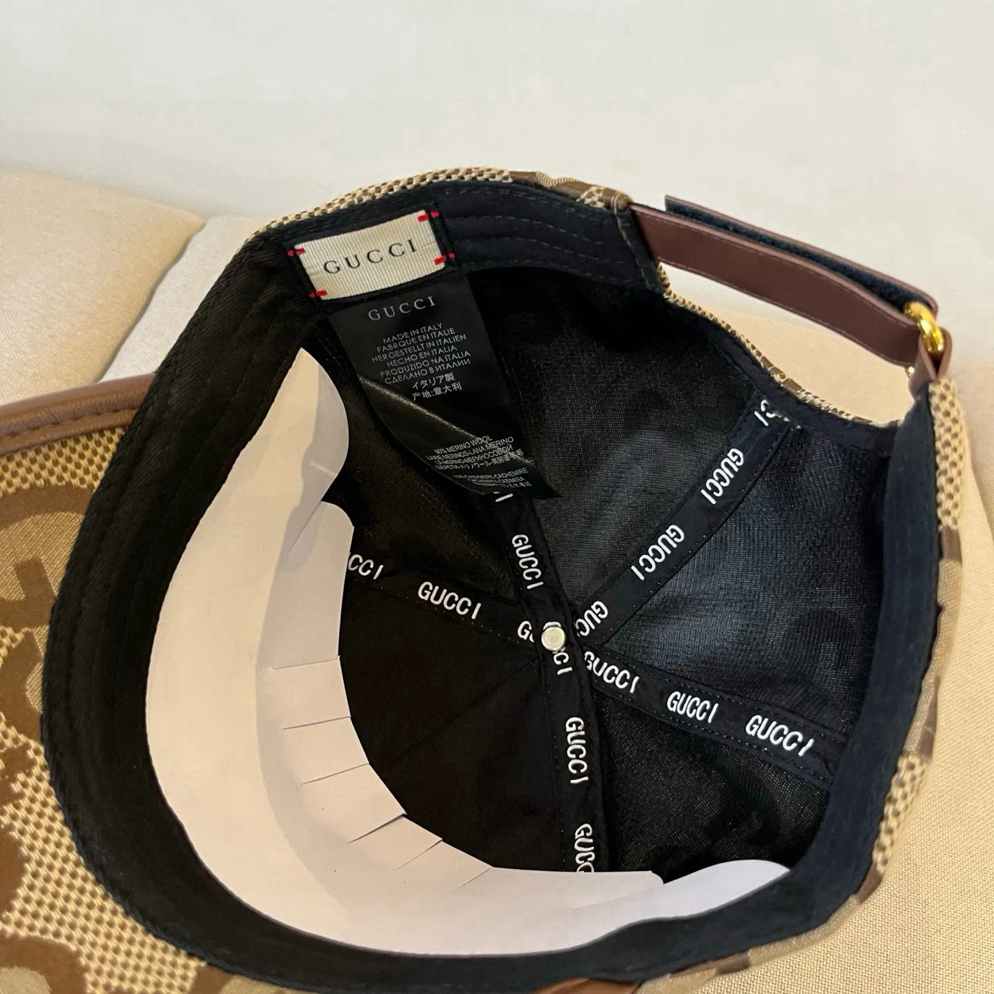 P60 Gucci Baseball Cap♥️GUCCI🧢New product from the official website, baseball cap, original quality, very popular 🔥🎩 The craftsmanship is very exquisite, high-end and classy! Low-key luxury, easy to carry! Running volume!