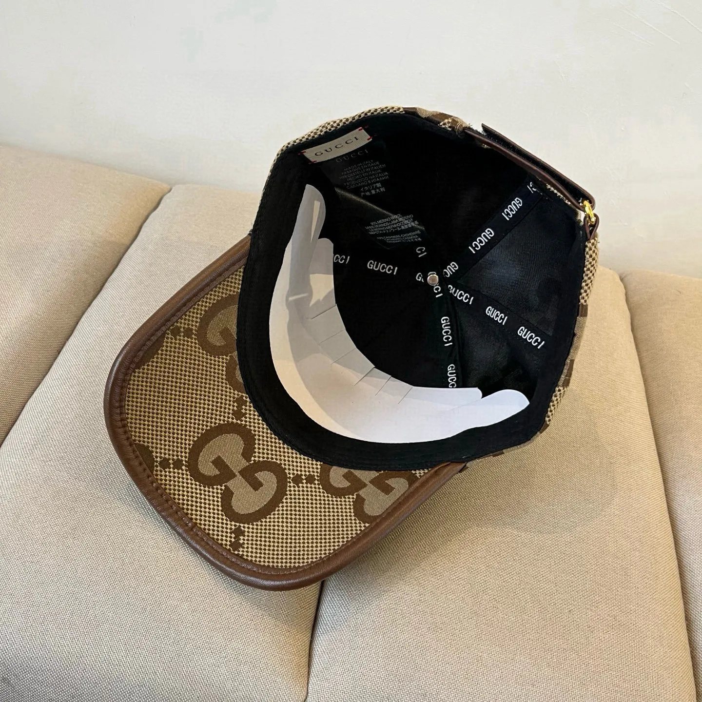 P60 Gucci Baseball Cap♥️GUCCI🧢New product from the official website, baseball cap, original quality, very popular 🔥🎩 The craftsmanship is very exquisite, high-end and classy! Low-key luxury, easy to carry! Running volume!