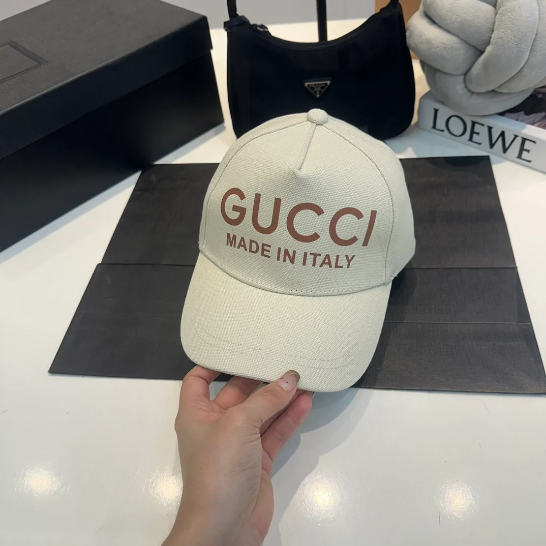 p60 Official website new model Gucci latest original baseball cap, large double G, custom-made from 1:1 mold at the counter, light and breathable! The basic head circumference is 56cm, and the patch is adjustable.