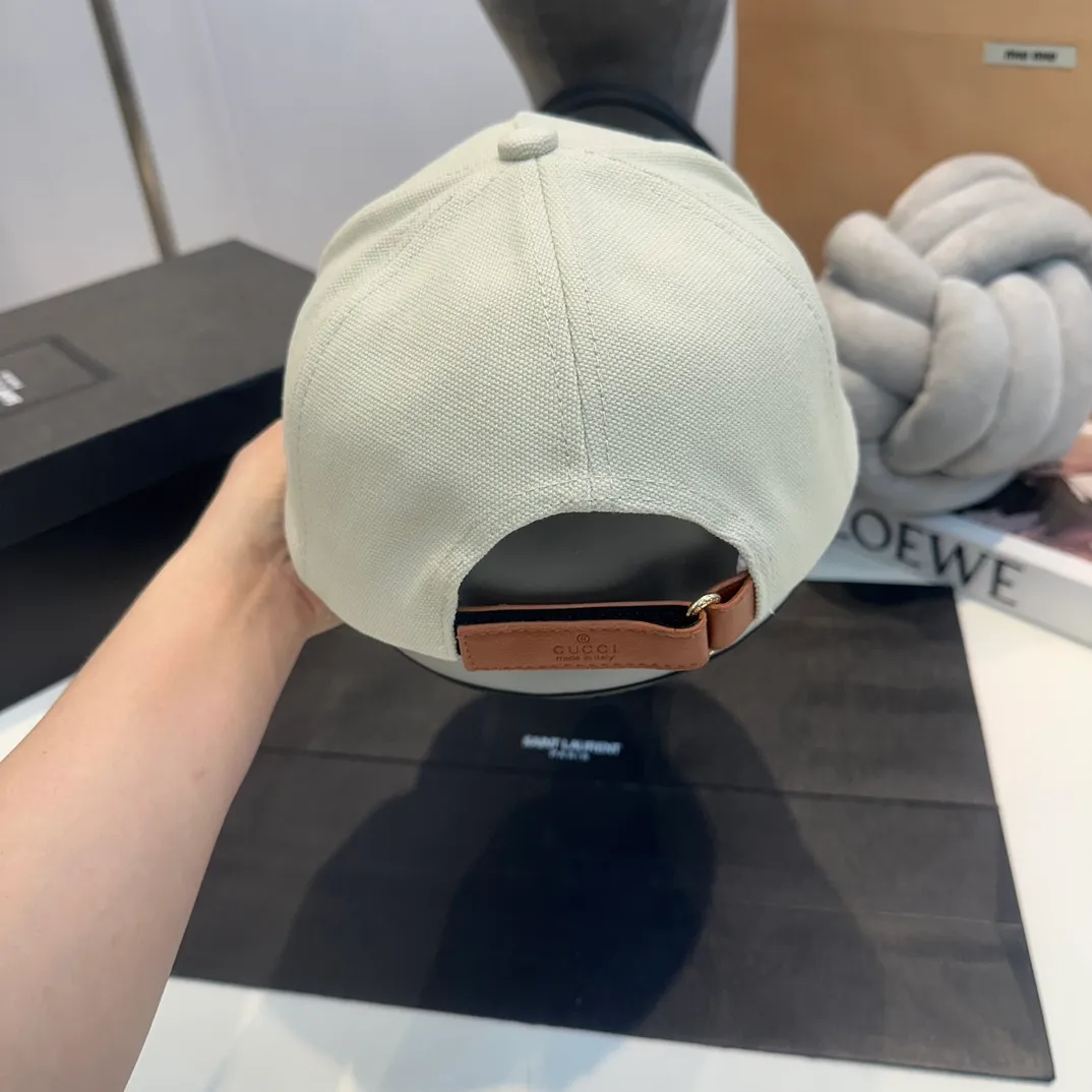 p60 Official website new model Gucci latest original baseball cap, large double G, custom-made from 1:1 mold at the counter, light and breathable! The basic head circumference is 56cm, and the patch is adjustable.