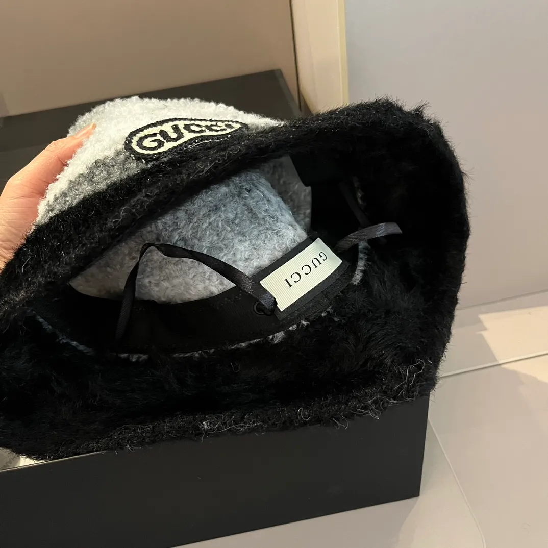 💰100¥ Gucci new sherpa bucket hat, gradient color, head circumference 57cm