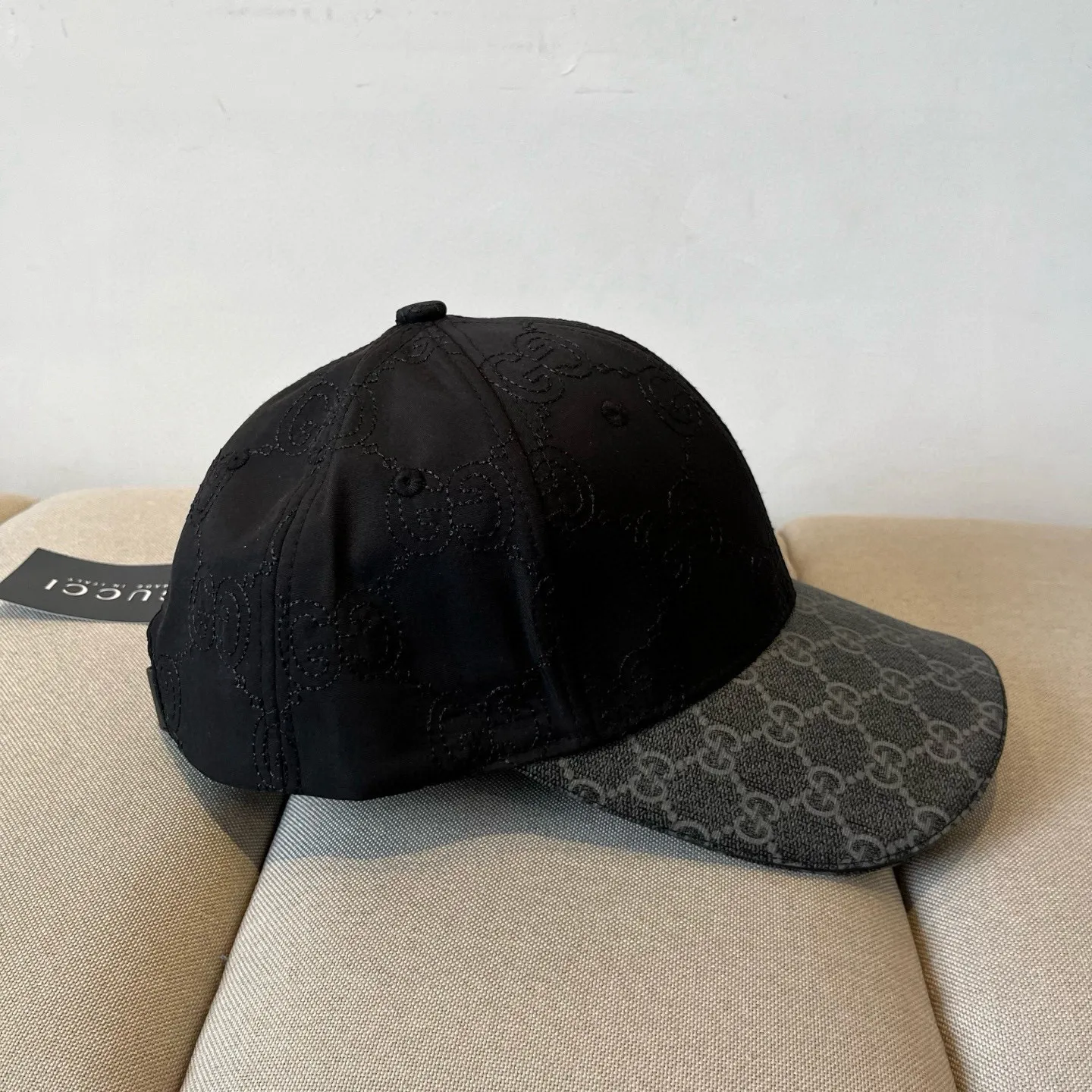 P60 Gucci Baseball Cap♥️GUCCI🧢New product from the official website, baseball cap, original quality, very popular 🔥🎩 The craftsmanship is very exquisite, high-end and classy! Low-key luxury, easy to carry! Running volume!