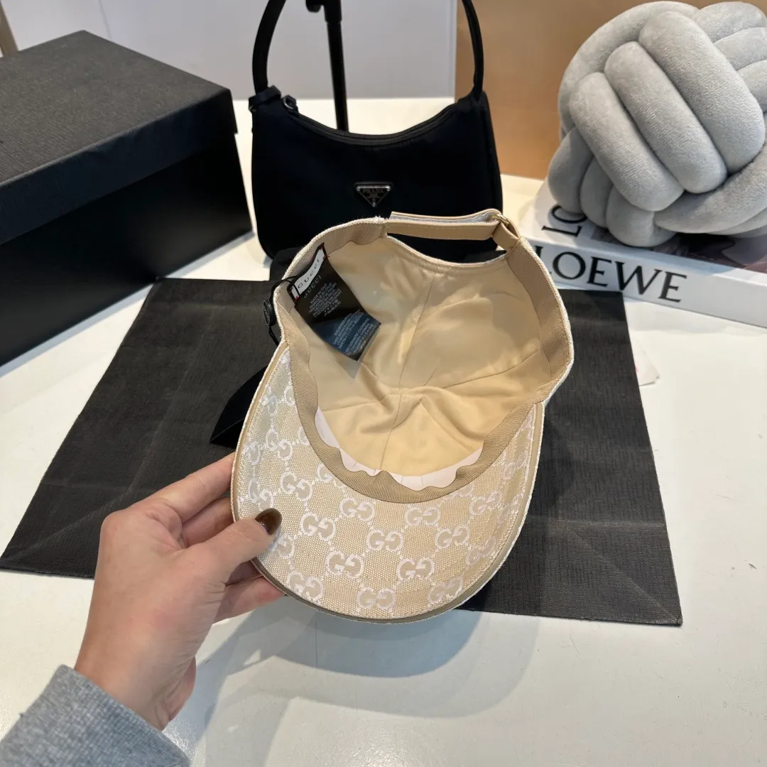 P60 Gucci Baseball Cap♥️GUCCI🧢New product from the official website, baseball cap, original quality, very popular 🔥🎩 The craftsmanship is very exquisite, high-end and classy! Low-key luxury, easy to carry! Running volume!
