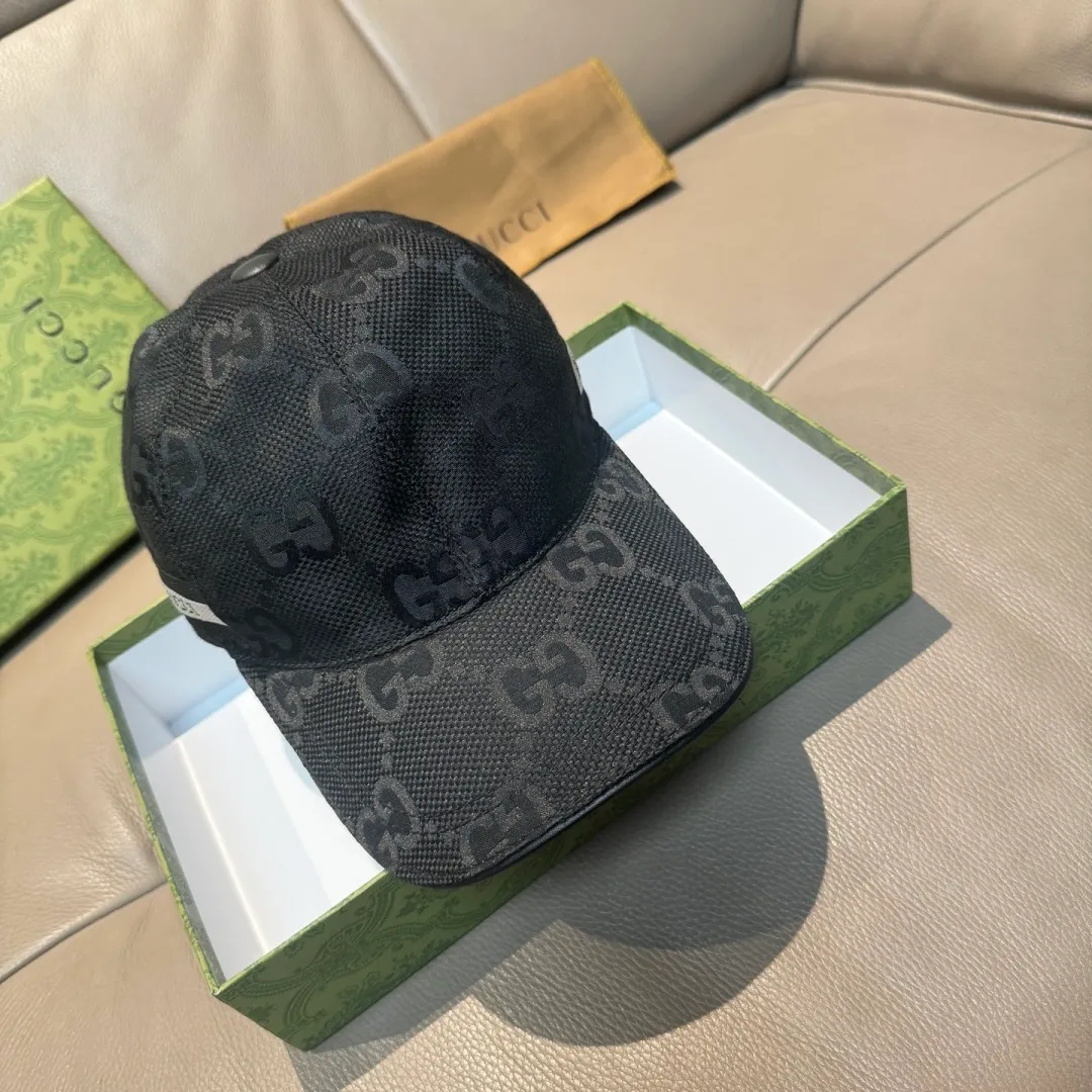 p90., Gucci Gucci’s new original baseball cap, large double G, 1:1 mold opening and customization at the counter, perfect matching pattern, original canvas fabric + first-layer cowhide, light and breathable! The basic head circumference is 56cm, and the patch is adjustable.