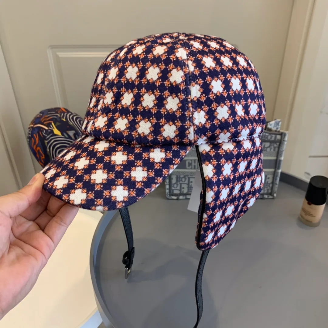 p100 GUCCI Gucci🎉The same houndstooth basin hat worn by star Yang Mi, very fashionable style! A different style from the past, this exquisite and simple one is even more popular with me❤. The irregular hat shape is a must-have item for airport shows! Very versatile, material: 100% cotton Head circumference: 57cm