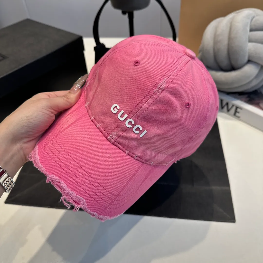 P60 GUCCI ripped baseball cap, the original quality is very popular, the craftsmanship is very exquisite, the atmosphere is high-end and classy! Low-key luxury, easy to carry! Running volume!