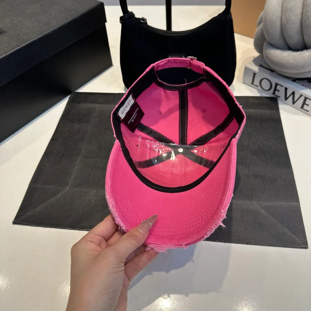 P60 GUCCI ripped baseball cap, the original quality is very popular, the craftsmanship is very exquisite, the atmosphere is high-end and classy! Low-key luxury, easy to carry! Running volume!