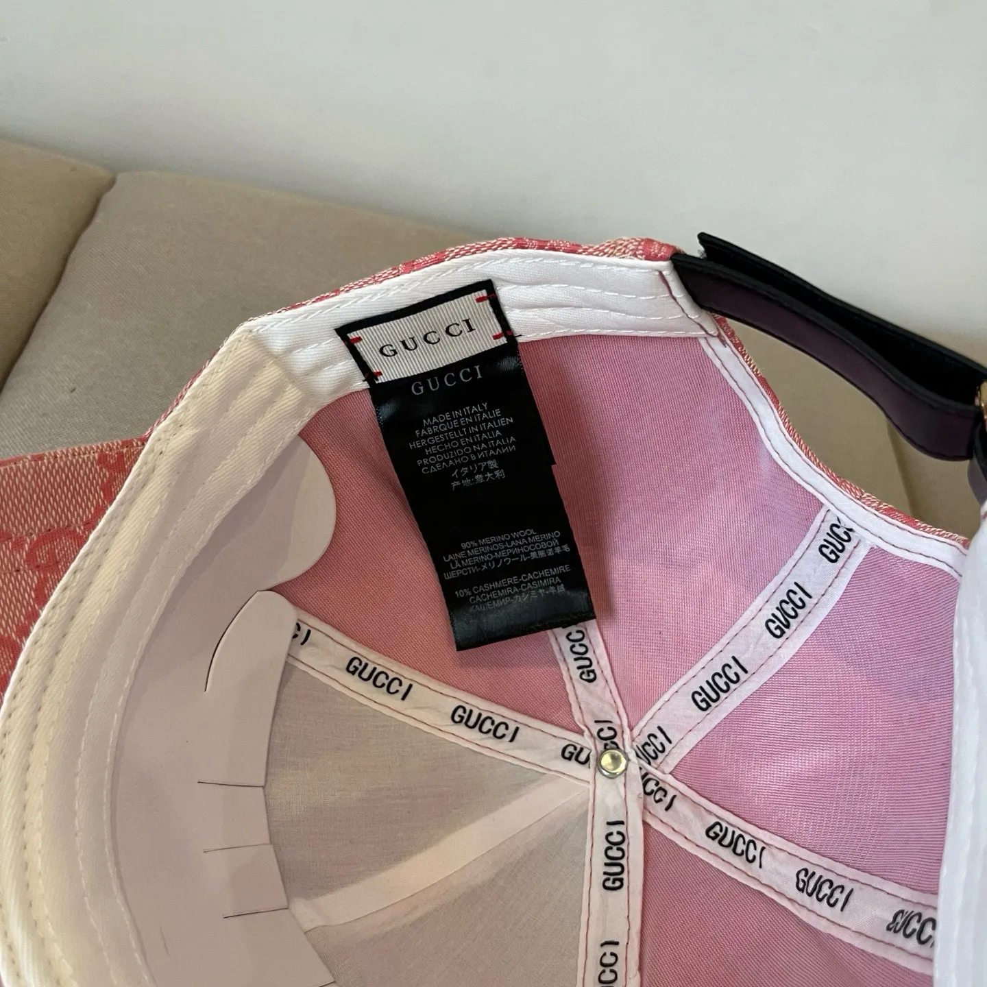 P60 Gucci Baseball Cap♥️GUCCI🧢New product from the official website, baseball cap, original quality, very popular 🔥🎩 The craftsmanship is very exquisite, high-end and classy! Low-key luxury, easy to carry! Running volume!