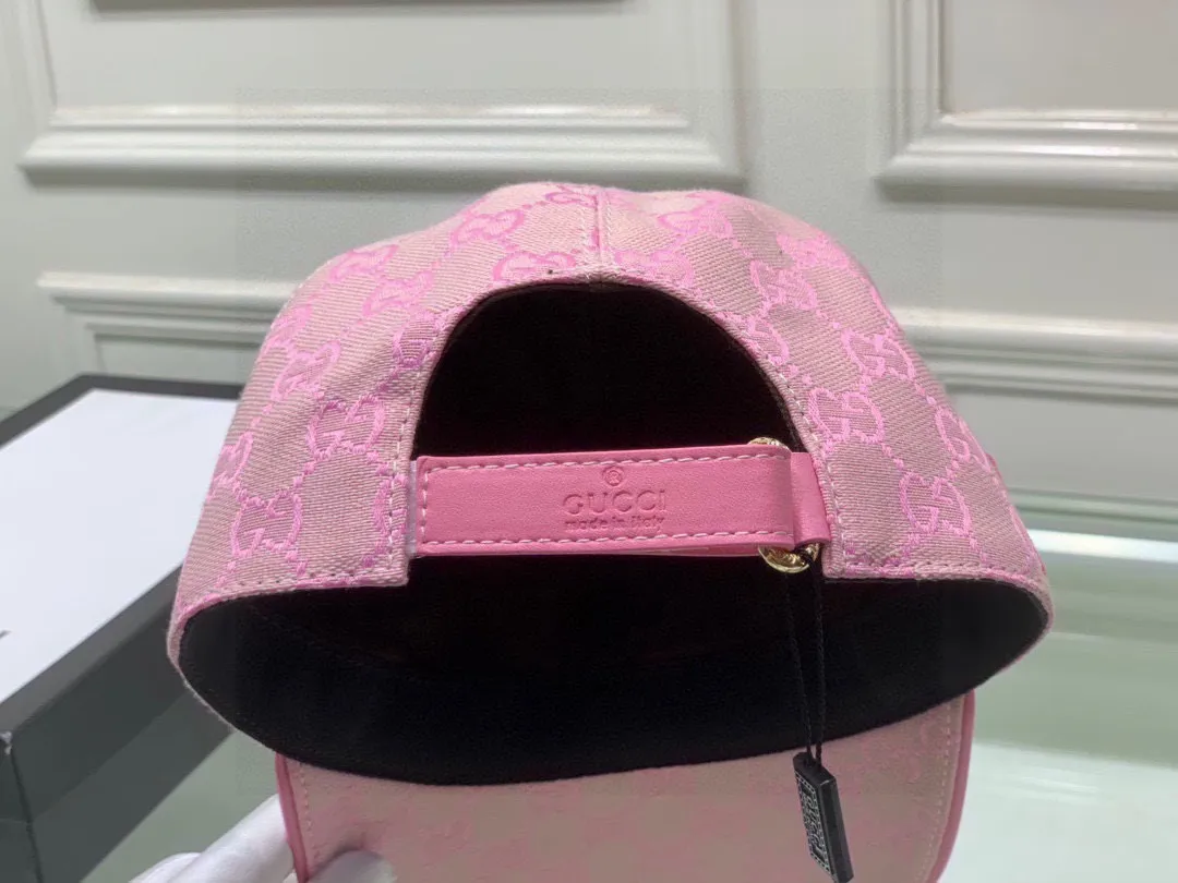 🉐️900,000-year-old classic model shipped!  , Gucci (Gucci) classic original baseball cap😍😍gucci small embroidery, 1:1 mold opening and customization at the counter, the highest version, original canvas fabric + first layer of cowhide, pure cotton lining, light and breathable! Photographed in real life, suitable for men and women in all seasons, basic head circumference 56cm, adjustable patches.