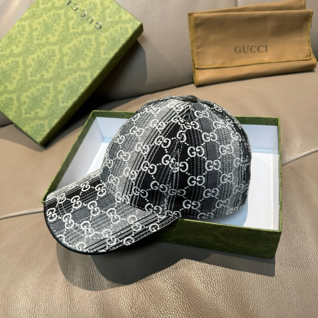p90, Gucci (Gucci) new original baseball cap, gradient candy double G, 1:1 mold opening and customization at the counter! Original denim fabric + first-layer cowhide, light and breathable! Actual photo, suitable for men and women, basic head circumference 56cm, adjustable patch.