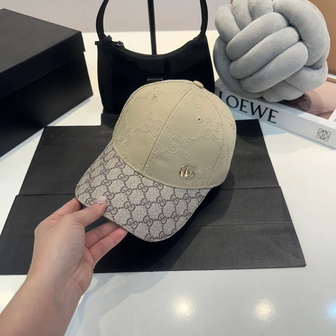 P56 New model shipped from the official website Gucci's latest original baseball cap, large double G, customized at the counter with 1:1 mold opening, light and breathable! Basic head circumference 56, adjustable patch
