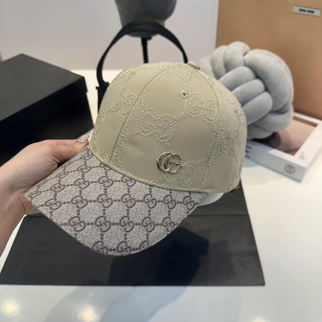 P56 New model shipped from the official website Gucci's latest original baseball cap, large double G, customized at the counter with 1:1 mold opening, light and breathable! Basic head circumference 56, adjustable patch