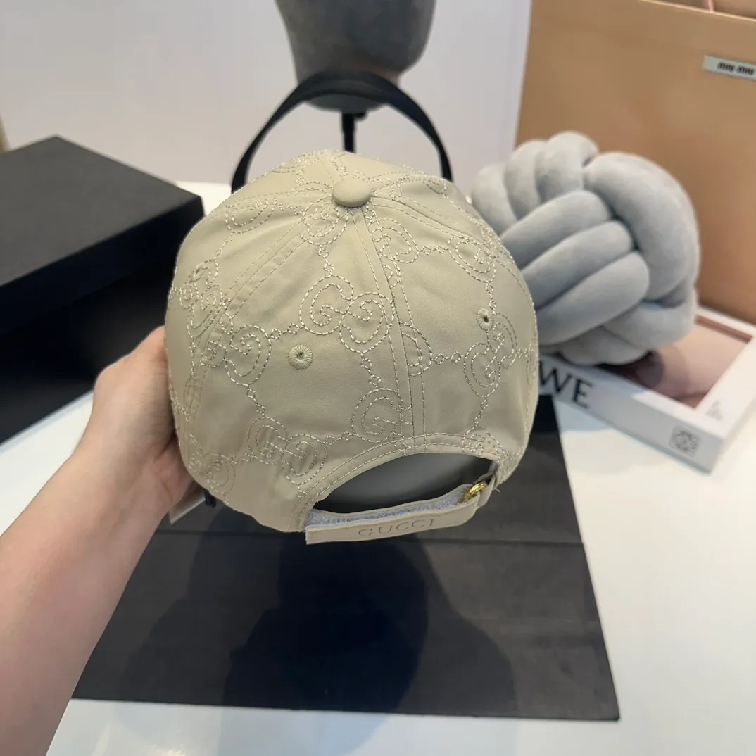 P56 New model shipped from the official website Gucci's latest original baseball cap, large double G, customized at the counter with 1:1 mold opening, light and breathable! Basic head circumference 56, adjustable patch