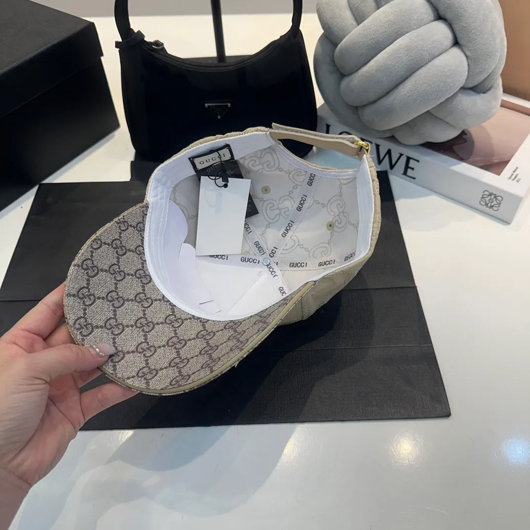 P56 New model shipped from the official website Gucci's latest original baseball cap, large double G, customized at the counter with 1:1 mold opening, light and breathable! Basic head circumference 56, adjustable patch
