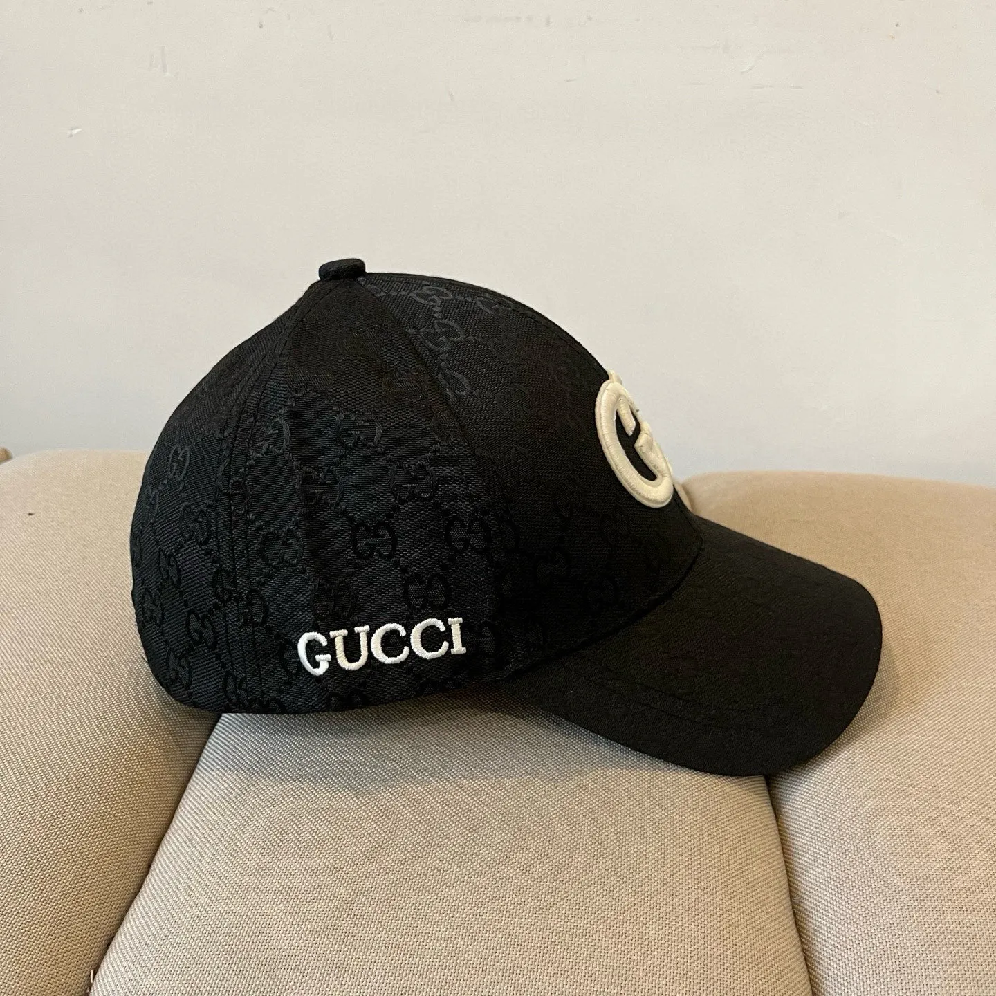 P60 Gucci Baseball Cap♥️GUCCI🧢New product from the official website, baseball cap, original quality, very popular 🔥🎩 The craftsmanship is very exquisite, high-end and classy! Low-key luxury, easy to carry! Running volume!