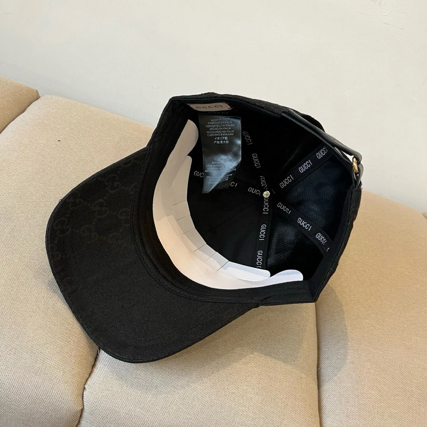 P60 Gucci Baseball Cap♥️GUCCI🧢New product from the official website, baseball cap, original quality, very popular 🔥🎩 The craftsmanship is very exquisite, high-end and classy! Low-key luxury, easy to carry! Running volume!