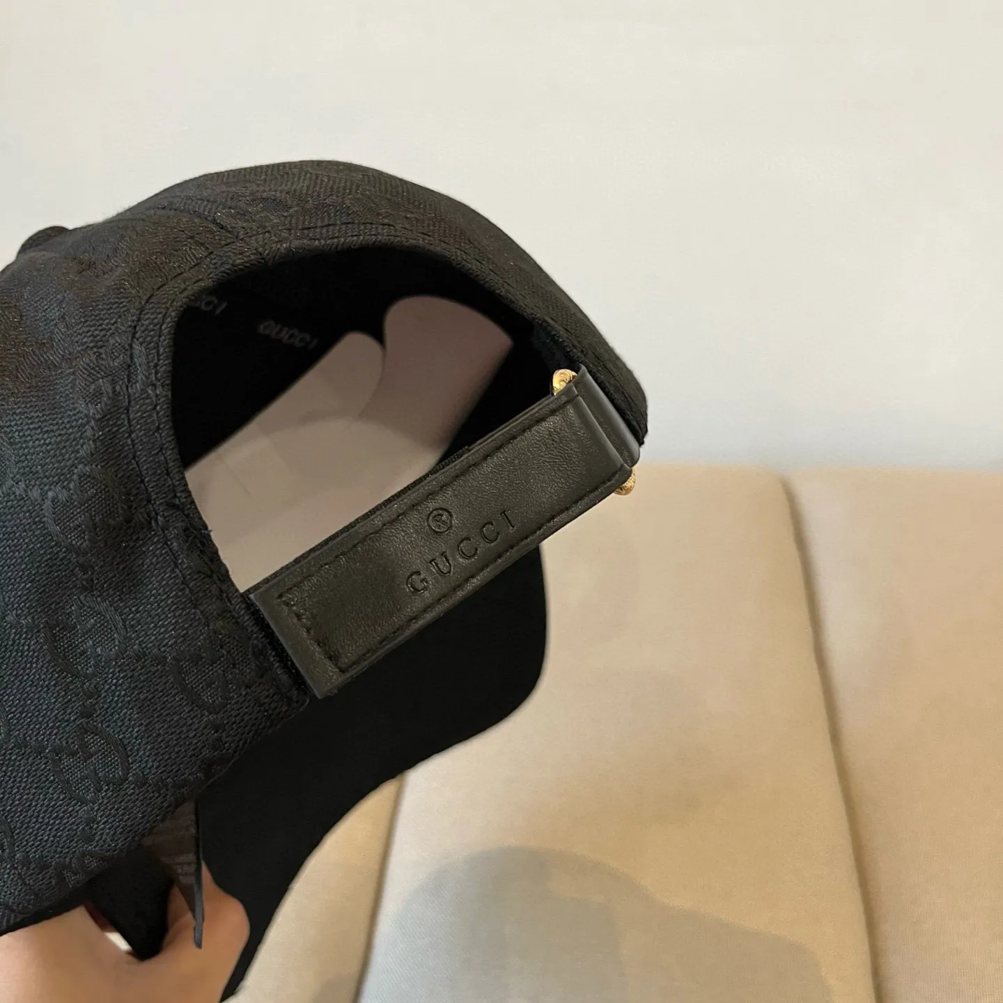 P60 Gucci Baseball Cap♥️GUCCI🧢New product from the official website, baseball cap, original quality, very popular 🔥🎩 The craftsmanship is very exquisite, high-end and classy! Low-key luxury, easy to carry! Running volume!