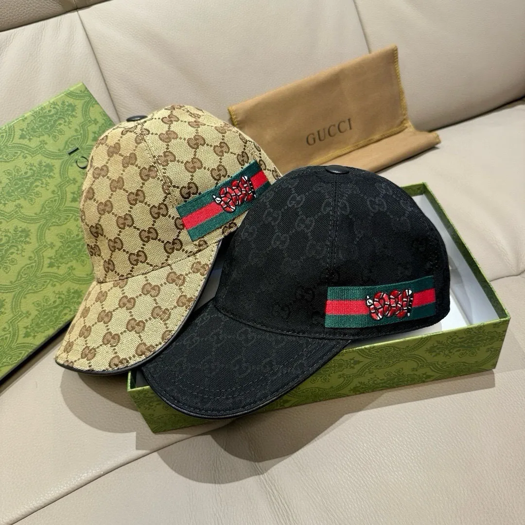 p90, Gucci's new original baseball cap, embroidered python, 1:1 mold customization, heavy embroidery, delicate and luxurious, details comparable to those at the counters, original canvas fabric + first-layer cowhide, pure cotton lining, great quality! The first choice for handsome men and beautiful women, fashionable and versatile. Basic head circumference 56, adjustable patch