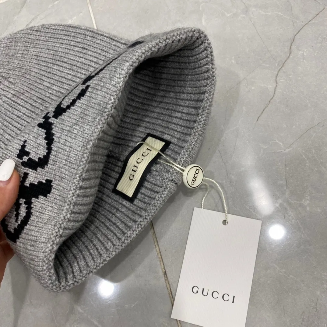 P56 Gucci 2022 simple knitted beanie, super popular 💖 first-class texture, very easy to match when going out!