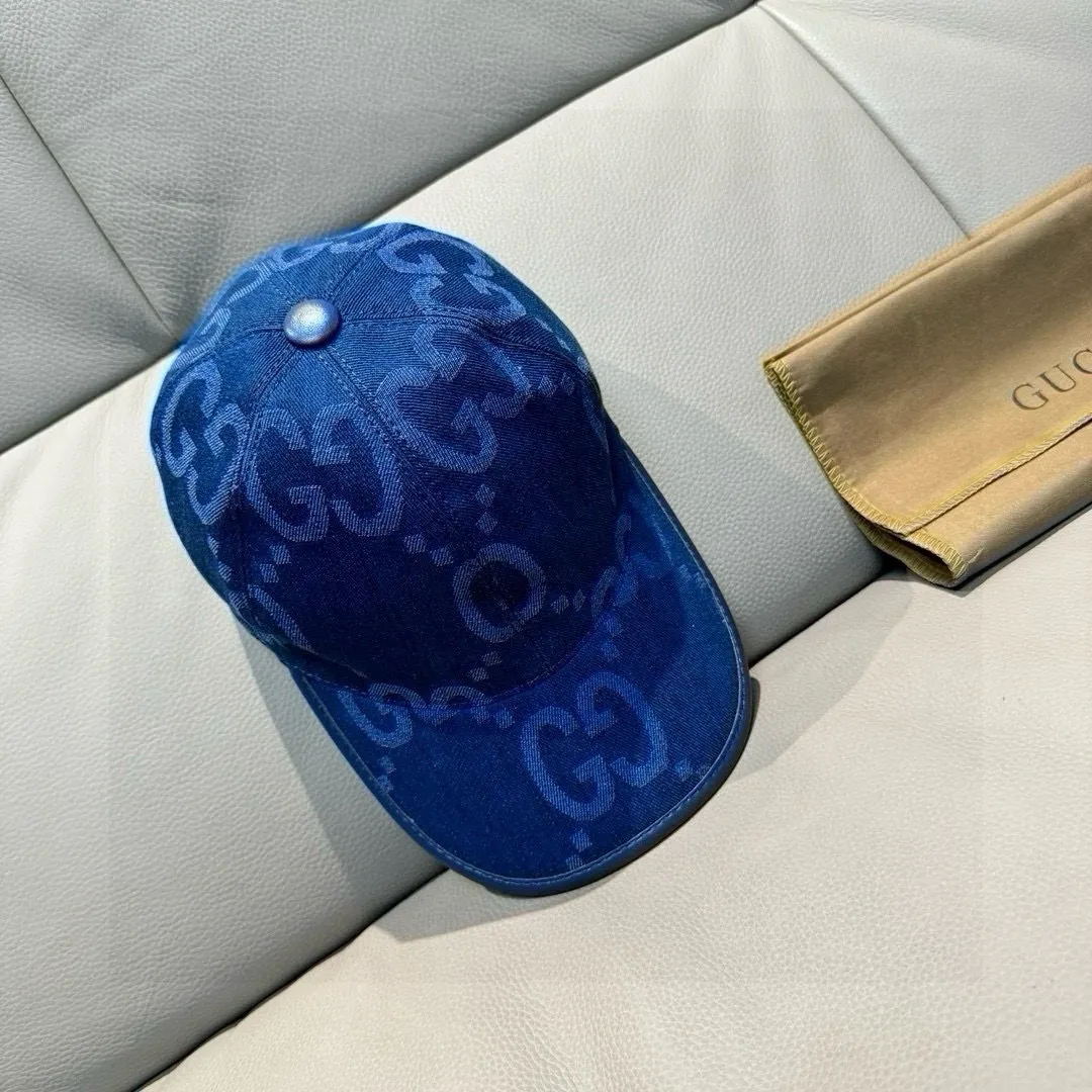 p90., Gucci Gucci’s new original baseball cap, large double G, 1:1 mold opening and customization at the counter, perfect matching pattern, original canvas fabric + first-layer cowhide, light and breathable! The basic head circumference is 56cm, and the patch is adjustable.