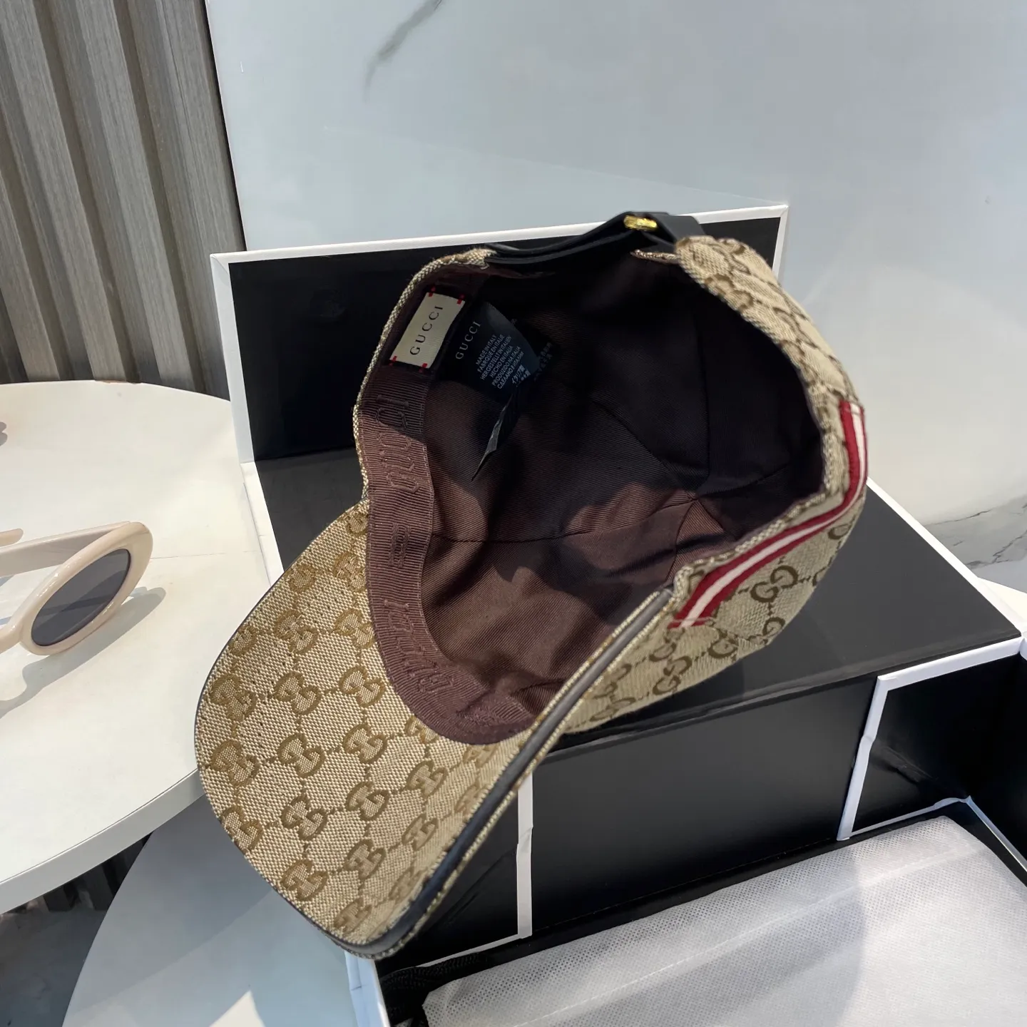 P60 Gucci (Gucci) classic original baseball cap😍Customized with 1:1 mold opening at the counter, the highest version, the original canvas is light and breathable! Photographed in real life, suitable for men and women in all seasons, basic head circumference 56cm, adjustable patches.
