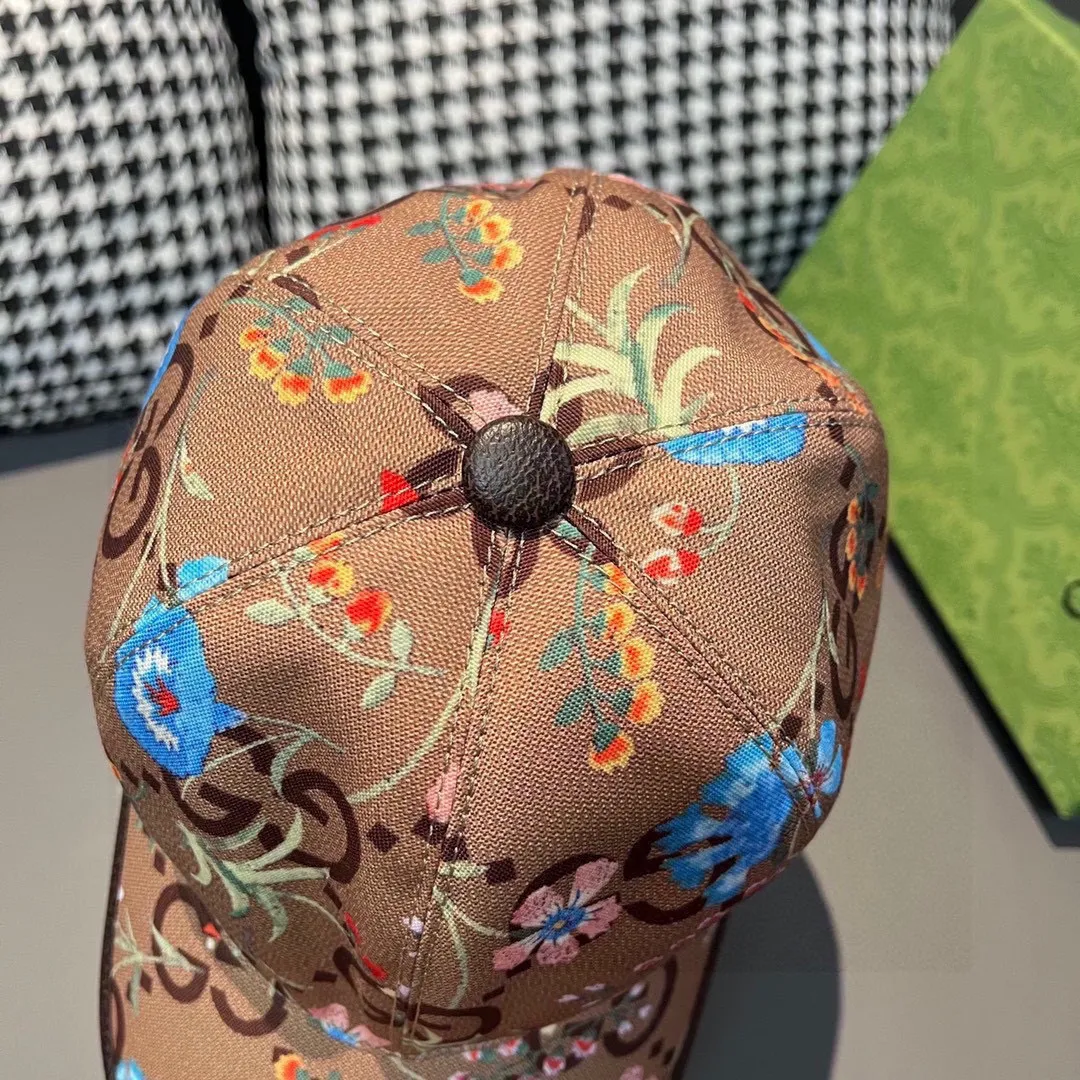 🉐️90 🎗, Gucci Gucci’s new original baseball cap, floral large double G, custom-made at the counter with 1:1 mold opening, perfect pattern, original canvas fabric + first-layer cowhide, light and breathable! The basic head circumference is 56cm, and the patch is adjustable.
