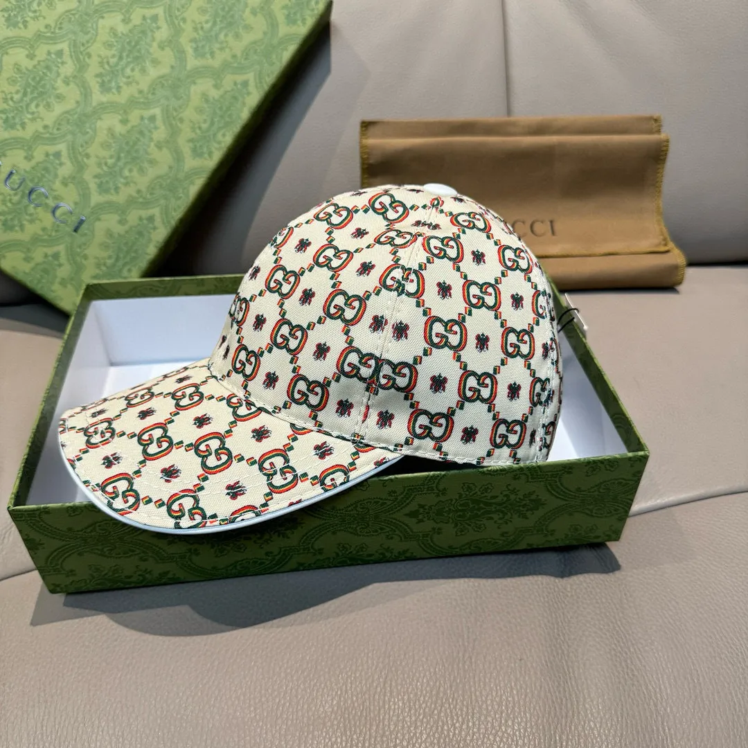 p90 New model shipped, Gucci (Gucci) new original baseball cap, double G insect print, counter 1:1, imported canvas + first layer cowhide, popular on behalf of purchasing, versatile style for men and women, great quality! The basic head circumference is 56cm, and the patch is adjustable.