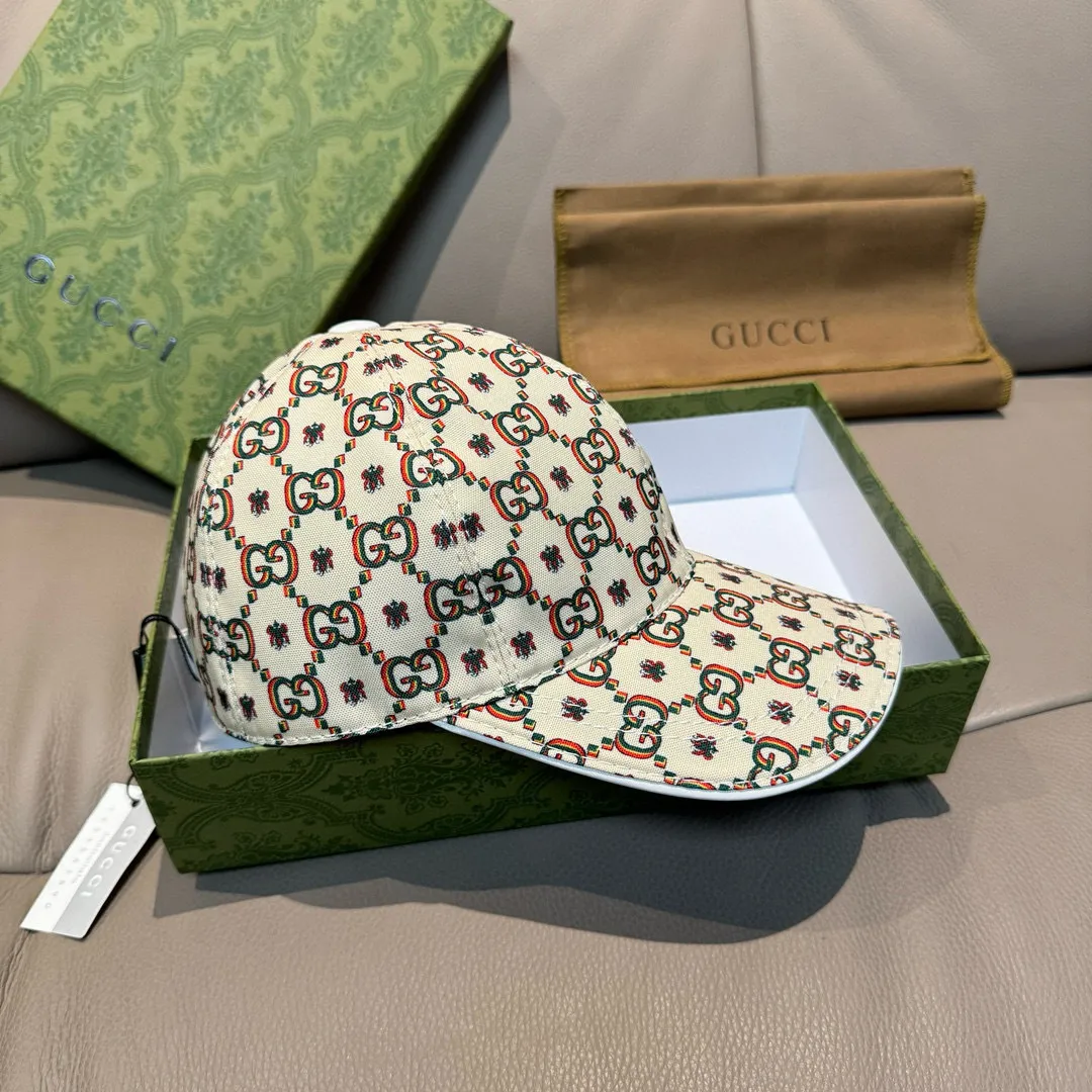 p90 New model shipped, Gucci (Gucci) new original baseball cap, double G insect print, counter 1:1, imported canvas + first layer cowhide, popular on behalf of purchasing, versatile style for men and women, great quality! The basic head circumference is 56cm, and the patch is adjustable.