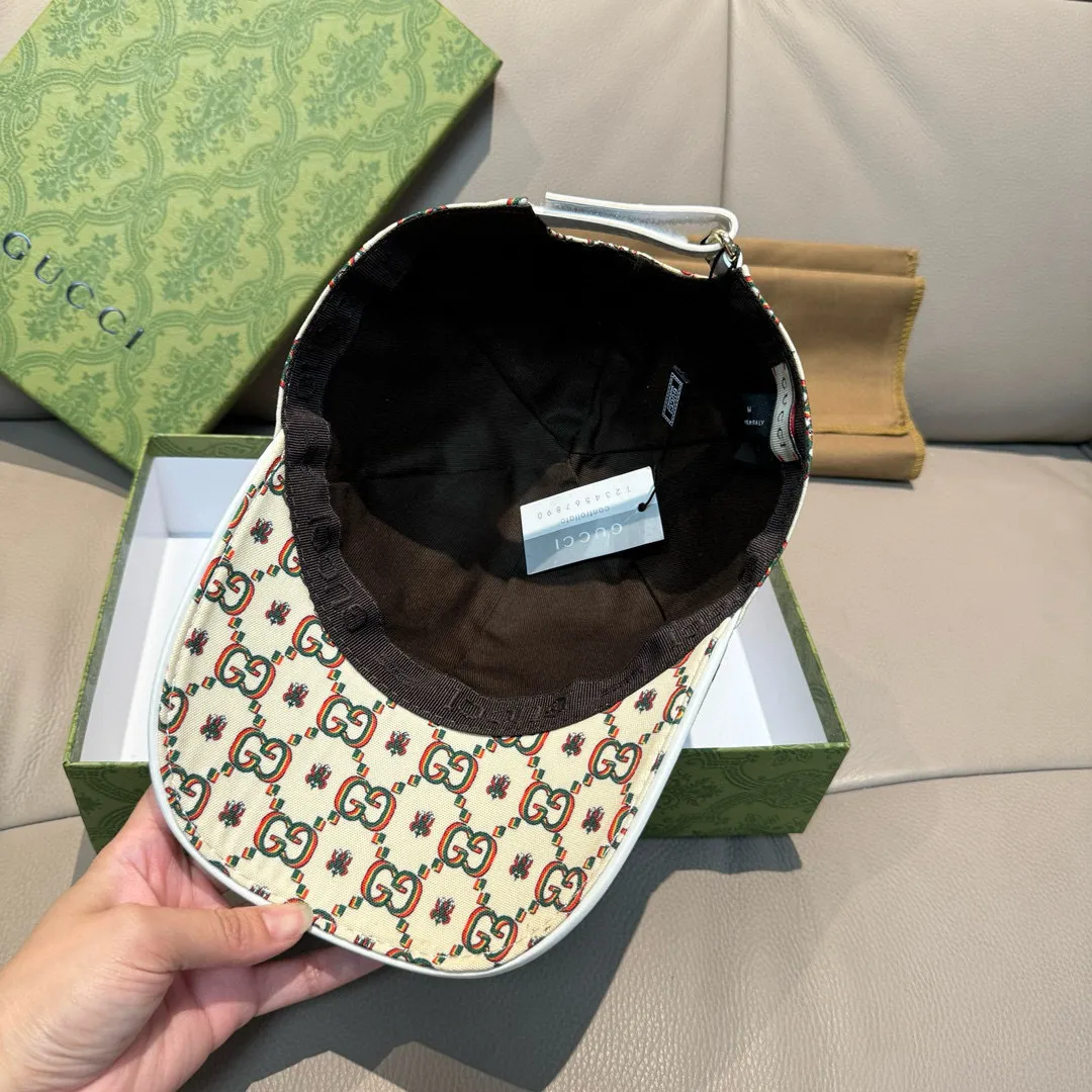 p90 New model shipped, Gucci (Gucci) new original baseball cap, double G insect print, counter 1:1, imported canvas + first layer cowhide, popular on behalf of purchasing, versatile style for men and women, great quality! The basic head circumference is 56cm, and the patch is adjustable.