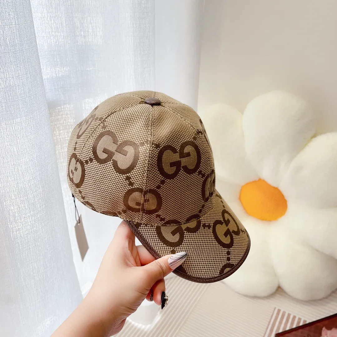 Running quantity 🉐️💰100 Comes with packaging and box bag, Gucci (Gucci) classic original baseball cap 😍 1:1 mold opening and customization at the counter, the highest version, original canvas + first-layer cowhide, pure cotton lining, light and breathable! Photographed in real life, suitable for men and women in all seasons, basic head circumference 56cm, adjustable patches.