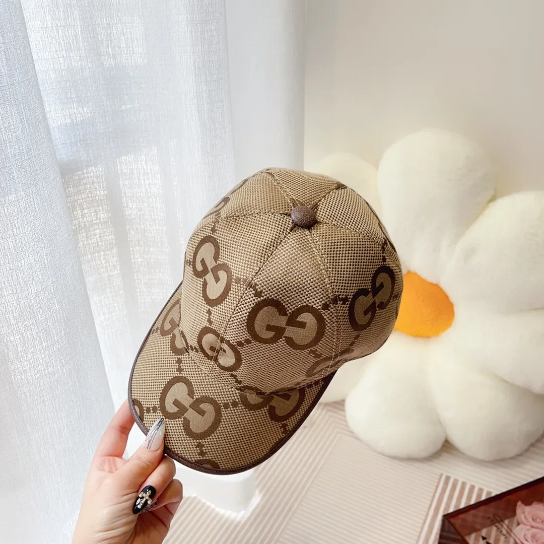 Running quantity 🉐️💰100 Comes with packaging and box bag, Gucci (Gucci) classic original baseball cap 😍 1:1 mold opening and customization at the counter, the highest version, original canvas + first-layer cowhide, pure cotton lining, light and breathable! Photographed in real life, suitable for men and women in all seasons, basic head circumference 56cm, adjustable patches.