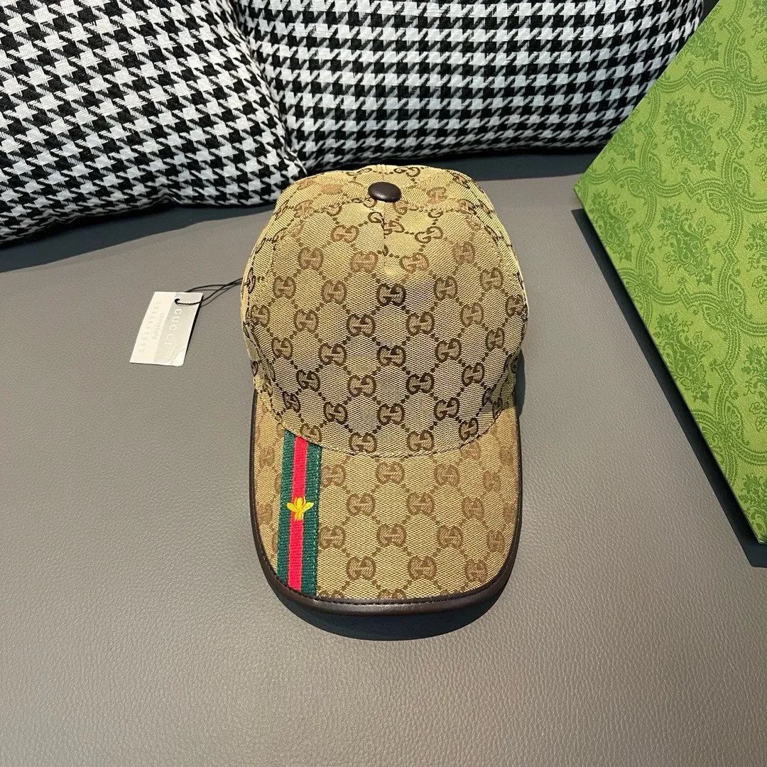 , Gucci (Gucci) latest original baseball cap, bee webbing. 1:1 mold opening and customization at the counter, the highest version, original canvas fabric + first-layer cowhide, light and breathable! Photographed in real life, suitable for men and women in all seasons, basic head circumference 56cm, adjustable patches.