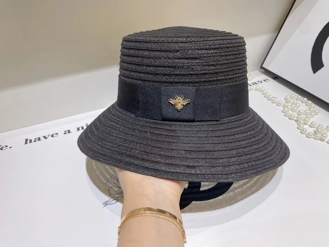Inquiry with pictures, Gucci bee 🐝 fine linen bucket hat