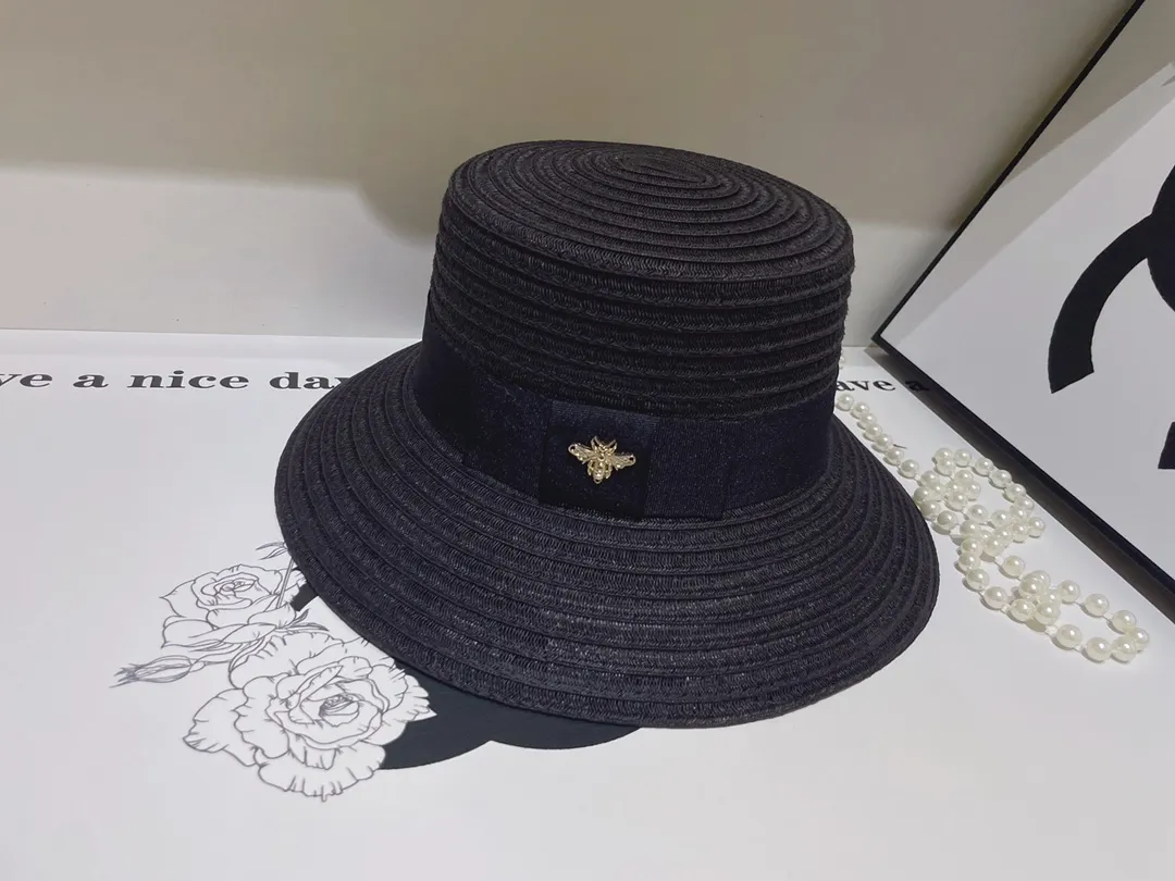 Inquiry with pictures, Gucci bee 🐝 fine linen bucket hat