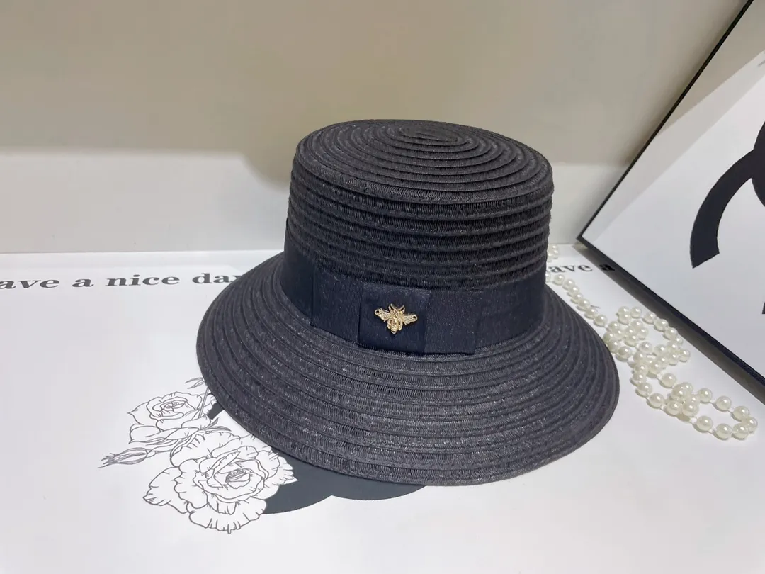 Inquiry with pictures, Gucci bee 🐝 fine linen bucket hat