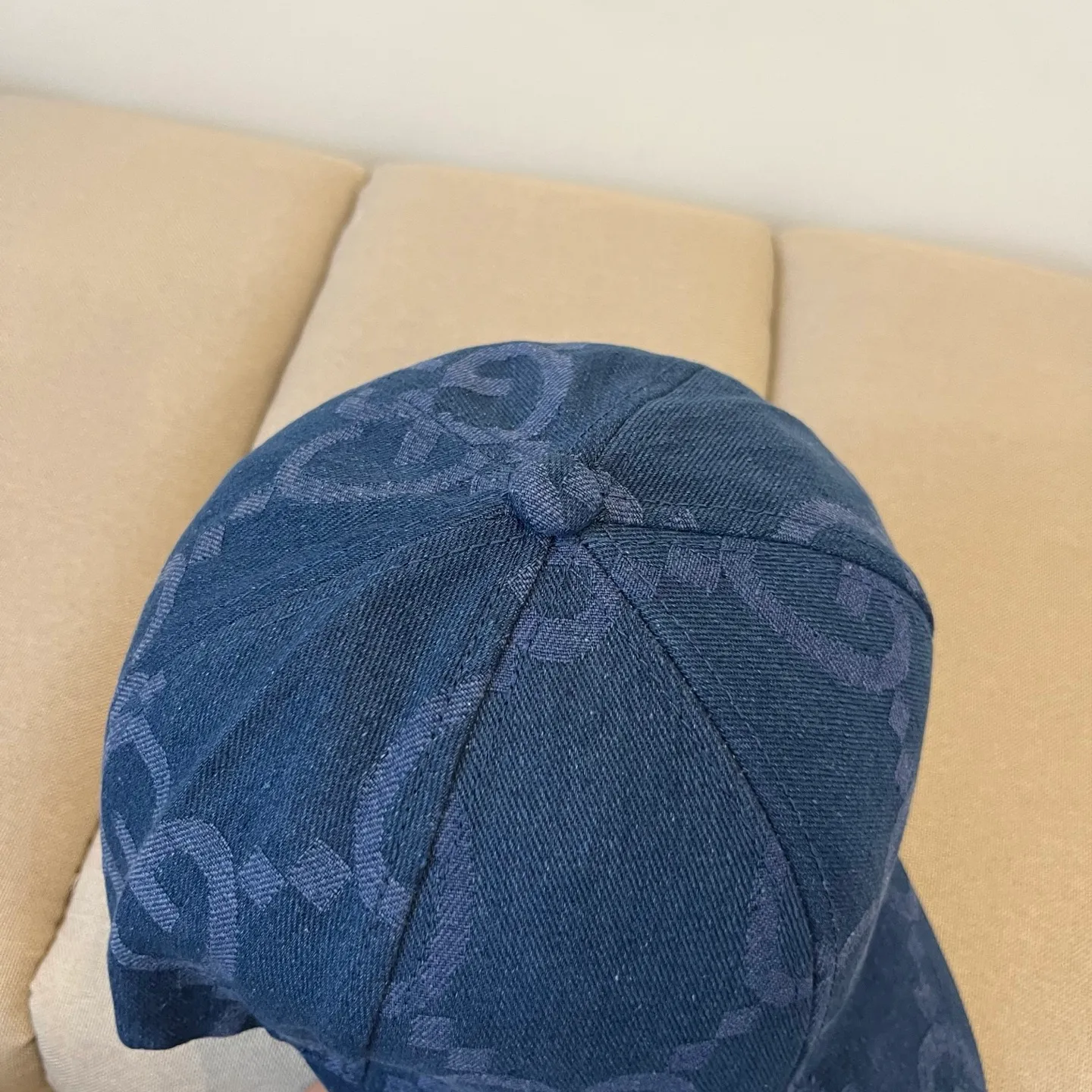 P60 Gucci Baseball Cap♥️GUCCI🧢New product from the official website, baseball cap, original quality, very popular 🔥🎩 The craftsmanship is very exquisite, high-end and classy! Low-key luxury, easy to carry! Running volume!
