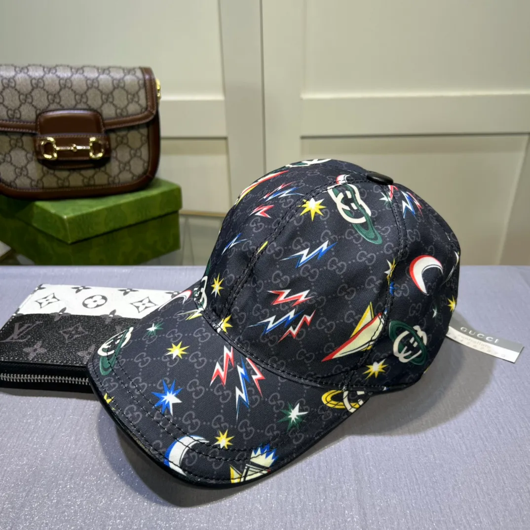 p80💰10,000-year-old classic model is shipped! Gucci (Gucci) classic original baseball cap 😍😍Customized at the 1:1 counter mold, the highest version, original canvas + first layer of cowhide, pure cotton lining, light and breathable! Photographed in real life, suitable for men and women in all seasons, basic head circumference 56cm, adjustable patches.