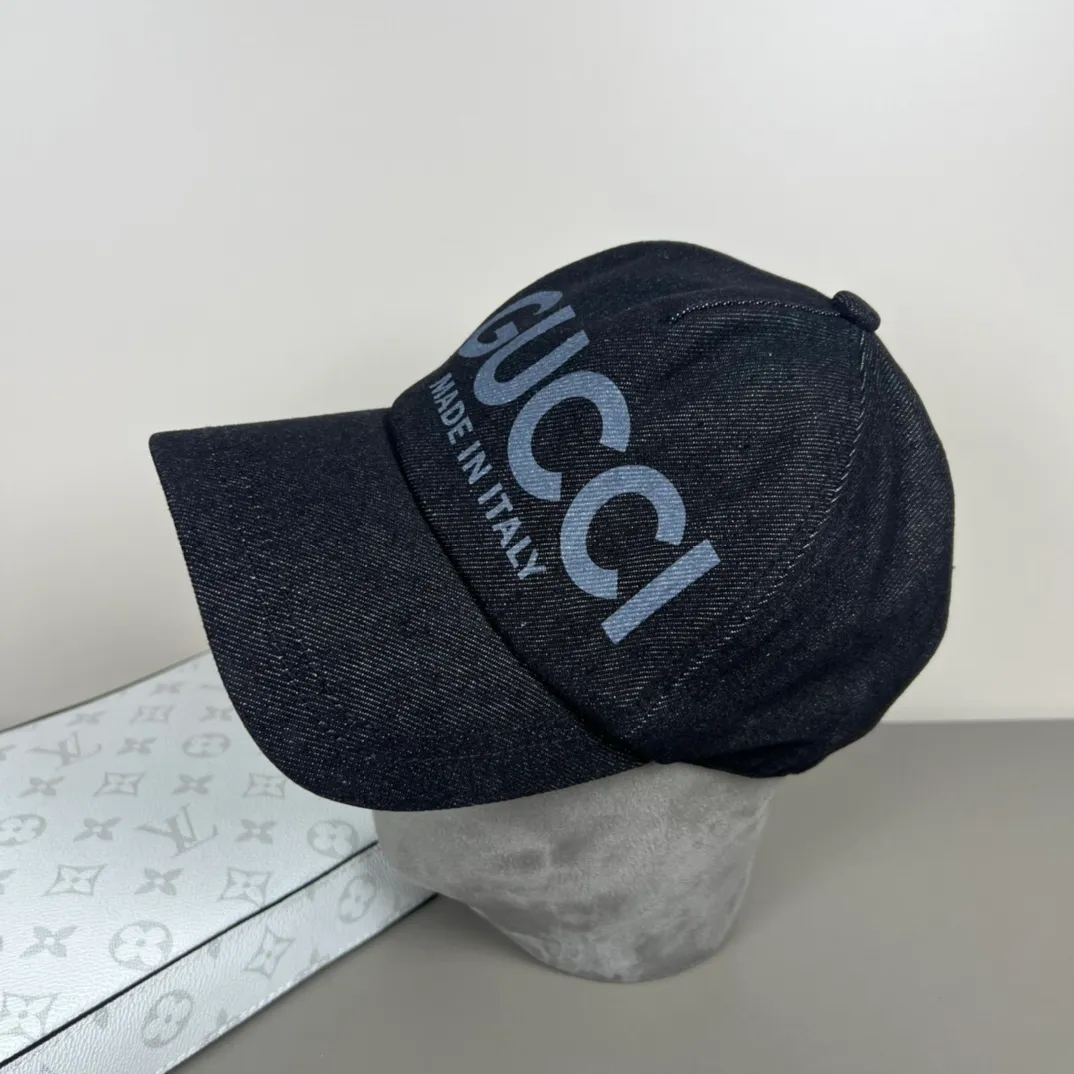P60💰Gucci Baseball Cap♥️GUCCI🧢Official new product, baseball cap, original quality, hot arrival 🔥🎩 The craftsmanship is very exquisite, high-end and classy! Low-key luxury, easy to carry! Running volume!
